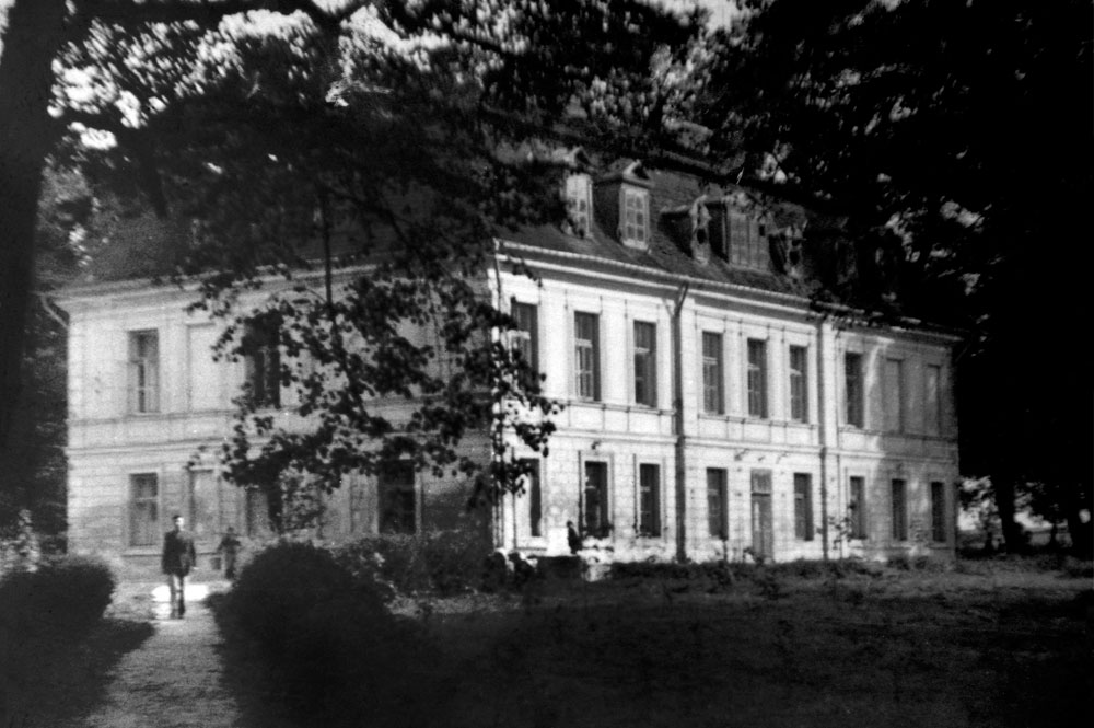 Nakło Palace in the 1970s when it was an orphanage.