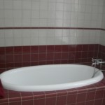 bathtub-red-suite