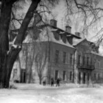 Children play in snow outside the palace.