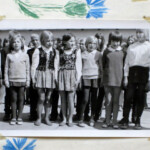 Children sing during the 20th anniversary celebration at the Palace in Nakło.